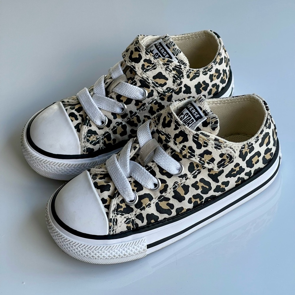 Chuck Taylor All Star 2V Sneaker - Animal Print Leopard Size 6 Toddler Lo Top